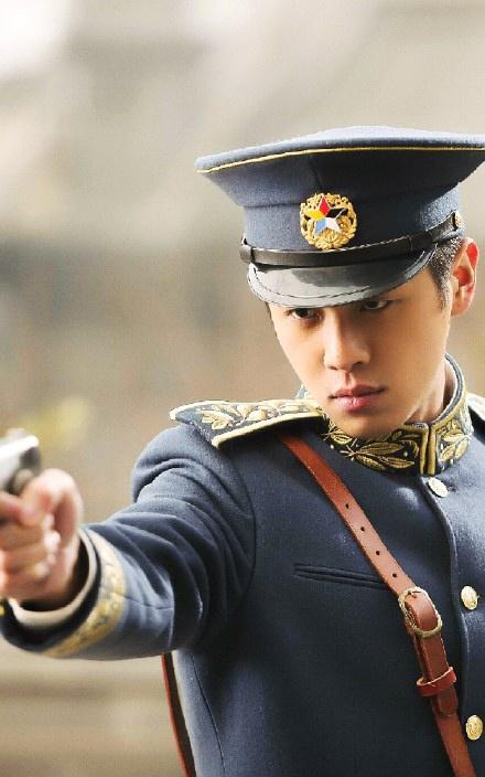 《九州天空城》开机 张若昀关晓彤飞着虐恋