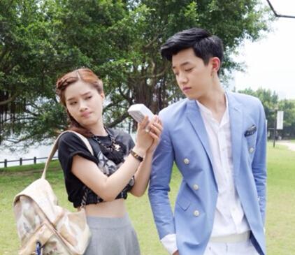 范世琦《美男子》紧黏易易紫 欢喜冤家羡煞旁人