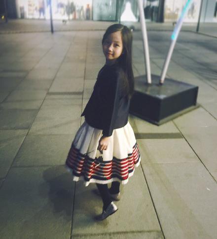  高晓松 前妻晒 女儿 近照 小公主五官清秀星范足