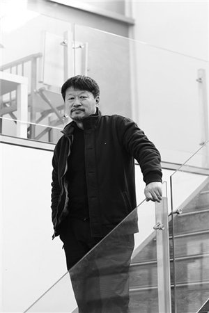 在正午阳光,山影的传统依旧存在 在正午阳光,山影的传统依旧存在