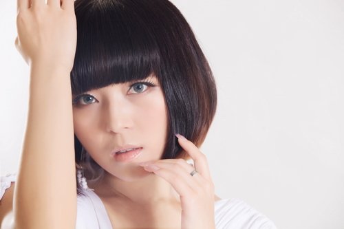 在歌中崔子格的诙谐的演唱要求自己的老公在婚