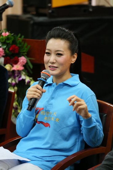 谭晶携新歌《相信》走进校园 现场分享创作心