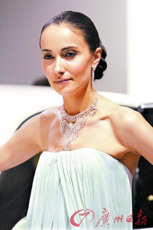 兽兽转型职业汽车解说员 风头盖过成龙郭富城【图】