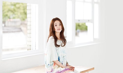 林依晨新歌《花一开就相爱吧》 展现乡村民谣