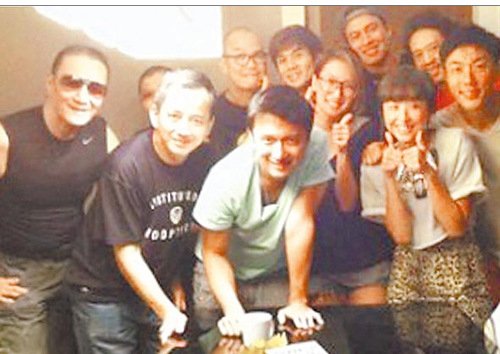 谢霆锋携家人庆生 张柏芝斥受虐照属捏造