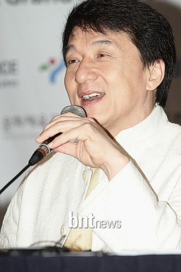 成龙将出演韩国脱口秀节目《膝盖道士》_娱乐