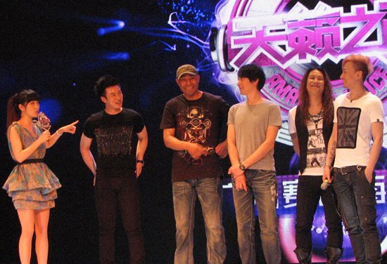 信乐团神秘登《天籁之声》 母亲节致敬制作人