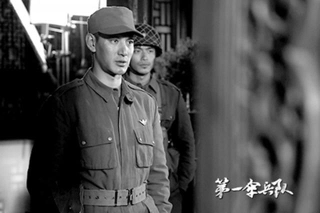 张光北,李立群等主演的抗战剧《第一伞兵队》,昨日在中央电视台电视剧