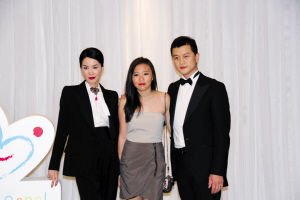 李亚鹏与妻子王菲和继女窦靖童(东方ic供图)