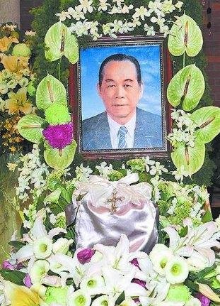 周蕙84岁老父亲病逝 好友彭佳慧挺大肚致哀(图