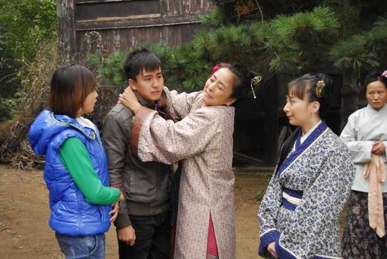 穿越剧《古今六人行》热拍 李勤勤现场"逼婚"