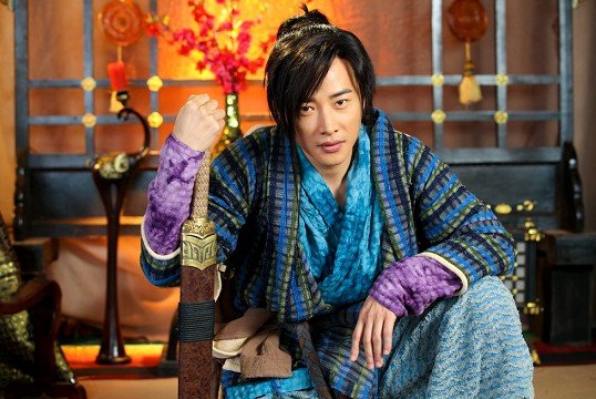 罗晋《王的女人》杀青 霸气演绎开国君王刘邦