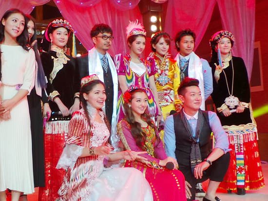 麦迪娜录《天天向上》秀舞技 被赞最美新疆女孩