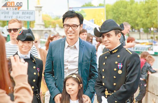 钟镇涛与女儿钟懿合唱新歌 周杰伦赞其好声音