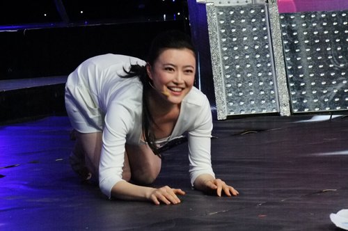 《魅力新主播》倪萍变身<em>白骨精 美女</em>秀事业线
