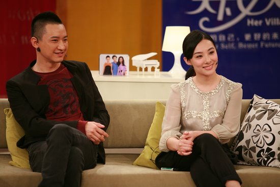 刘璇夫妇做客《<em>天下女人</em>》 接受杨澜甜蜜拷问