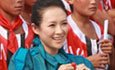 Sugo Zhang Ziyi bilang ang Red Ribbon Foundation sapat upang umupo para sa isang oras ng panlabas na temperatura