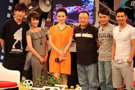 曹俊《看了又看》秀武术 孙颖歆剧组变“疯子”