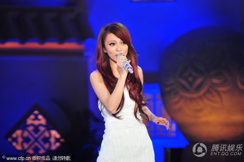 央视秋晚如“赛歌会” 赵薇蔡依林李宗盛最抢眼