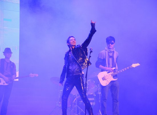 《绑架大明星》热拍 陈晓东开演唱会场面险失