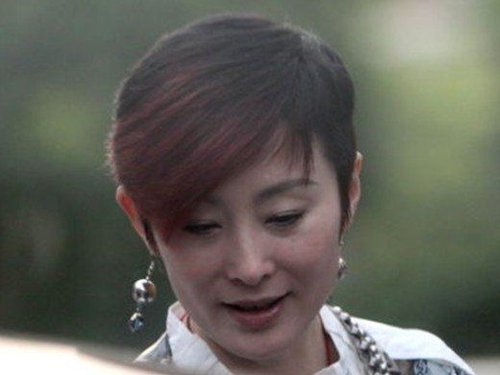 45岁 张敏 自曝明年嫁人 新郎为前经纪人_娱乐_