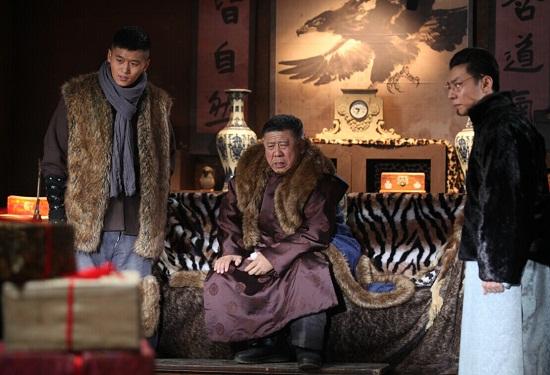 张珺《兄弟们开火》热拍 与戏骨同台飙戏获力赞