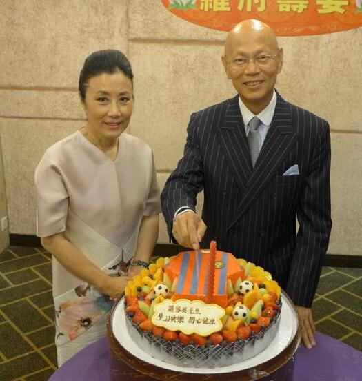  罗家英 庆69岁生日 汪明荃晒照恩爱相伴_娱乐_