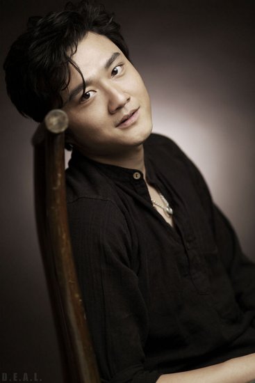 电视剧《再回首》将杀青郭鹏空腹喝酒为入戏