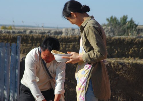 《永远的田野》热播 姜宏波成田野御用女主角