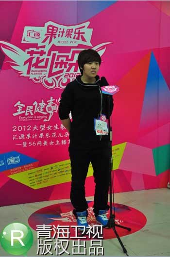 武汉高校花儿出奇招 花儿朵朵传达原生态精神