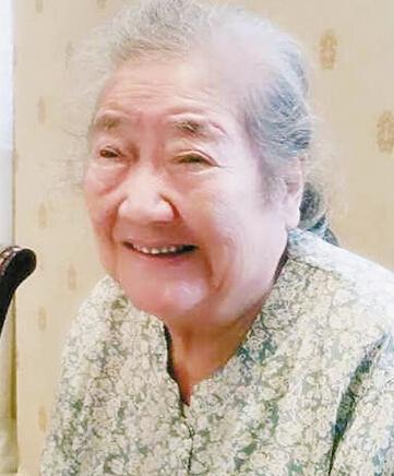 水均益端午节陪妈妈打麻将 网友:长得真像