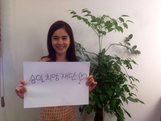 演员郑慧英参加ALS 冰桶挑战并捐款一亿韩币