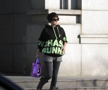 马伊琍晒照片疑似脐带 友人证春节前宝宝已出生