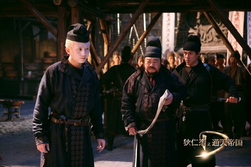 《狄仁杰》<em>邓超</em>演技获肯定 <em>白发</em>白肤压抑人心