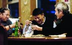 《桃姐》曝光拍摄花絮 调侃《十月围城》超支