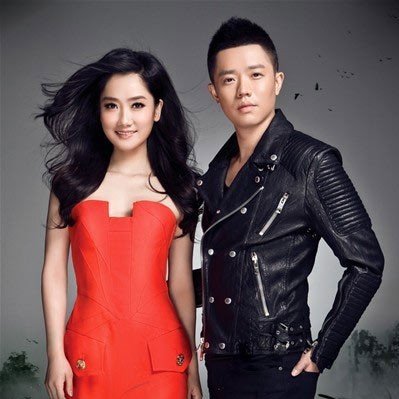 凤凰传奇《策马奔腾》MV首发 大漠天籁显天团