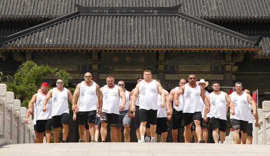 中国大力士挑战世界冠军 争霸赛给力创新