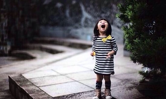 日前他上载摄影作品,是两岁多的女儿emma开怀大笑照片.