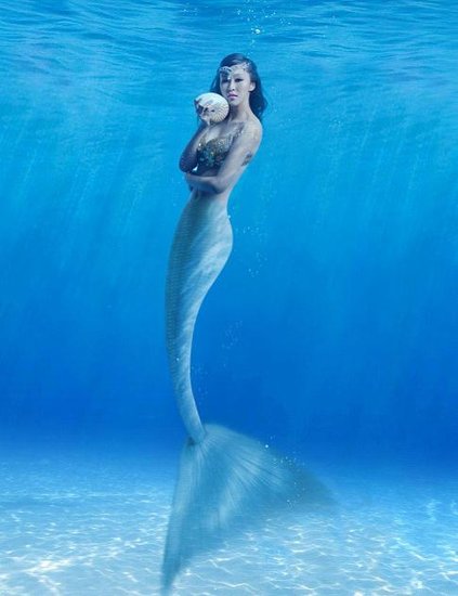 王盼雯变身湿身性感美人鱼 时尚大片魅惑十足