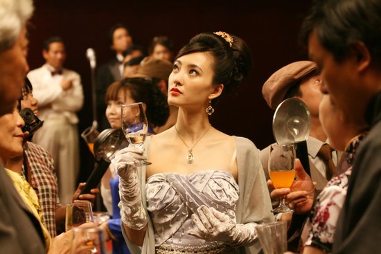 王丽坤《迷案1937》众星捧月 演绎中国梦露