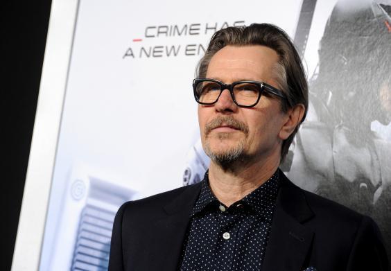 加里·奥德曼惊人变身温斯顿·丘吉尔