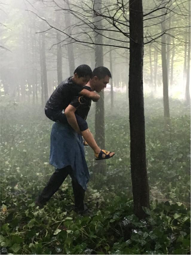 《幸福雨》开机 董李无忧诠释可怜萌娃