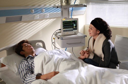 韩星尹启相穿越来中国 主演微电影竟“出车祸”