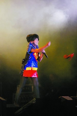 刘若英以<em>歌曲</em>讲述爱情 <em>脱掉</em>高跟变身 超人 (图