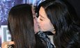 Tifoz Bingbing ngazëllyer për të fituar titullin në fund të dekadës së u rritën gjuhën puth lotët e grave të drejtorëve