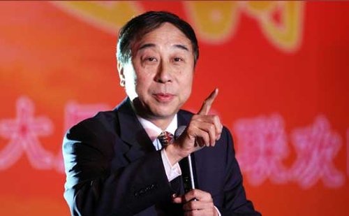 宋祖英频遭返场冯巩逗乐 揭委员两会"业余活动"