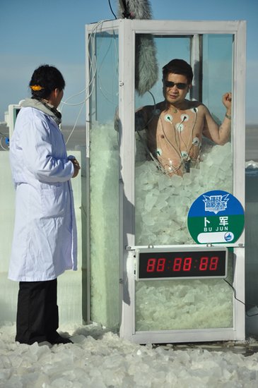 美女选手车轮大战冰雪人 <em>种女</em>获机会再上场_