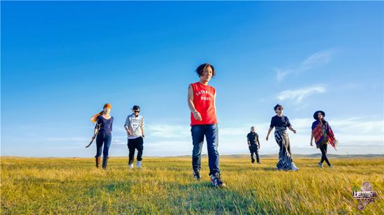 《让世界听见》张玮回家乡 曹轩宾动情忆故人