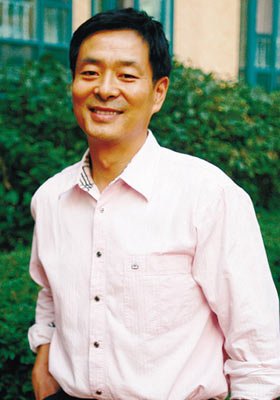 云南白药牙膏被诉无功效 代言人濮存昕成被告