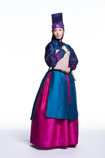 《大风水》公布定妆照 金素妍学生造型明朗活泼